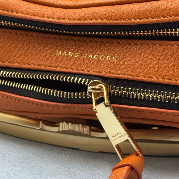 🆕 MARC JACOBS 🧿 NWOT The Softshot 21 Textured Sling Crossbody Bag, Orange - Picture 8 of 13